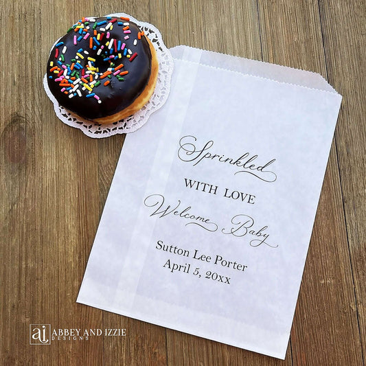Glassine baby sprinkle favor bags, personalized for the guest of honor. Bags are glassine and grease resistant. Larger than most favor bags they measure 6 x 9. Perfect for donuts, cookies or any sweet treats.