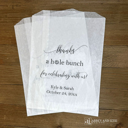 Celebrate autumn love with charming apple cider donut favor bags, perfect for fall weddings and bridal showers. Each bag captures the cozy essence of the season, delighting guests with a warm, seasonal treat they'll remember. Ideal for outdoor ceremonies, rustic venues, or intimate gatherings. Customize with names, date and a thank you message to add a heartfelt touch. These favors work beautifully as thank-you gifts, dessert table accents, or take-home keepsakes.