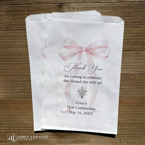 Girls First Communion Favor Bags Personalized, celebrate her spiritual milestone with refined elegance. These personalized favor bags bring understated sophistication to her first communion, featuring her name, date and a thank you to your guests.&nbsp; Perfect for presenting rosaries, prayer cards, or thoughtful tokens of appreciation. 