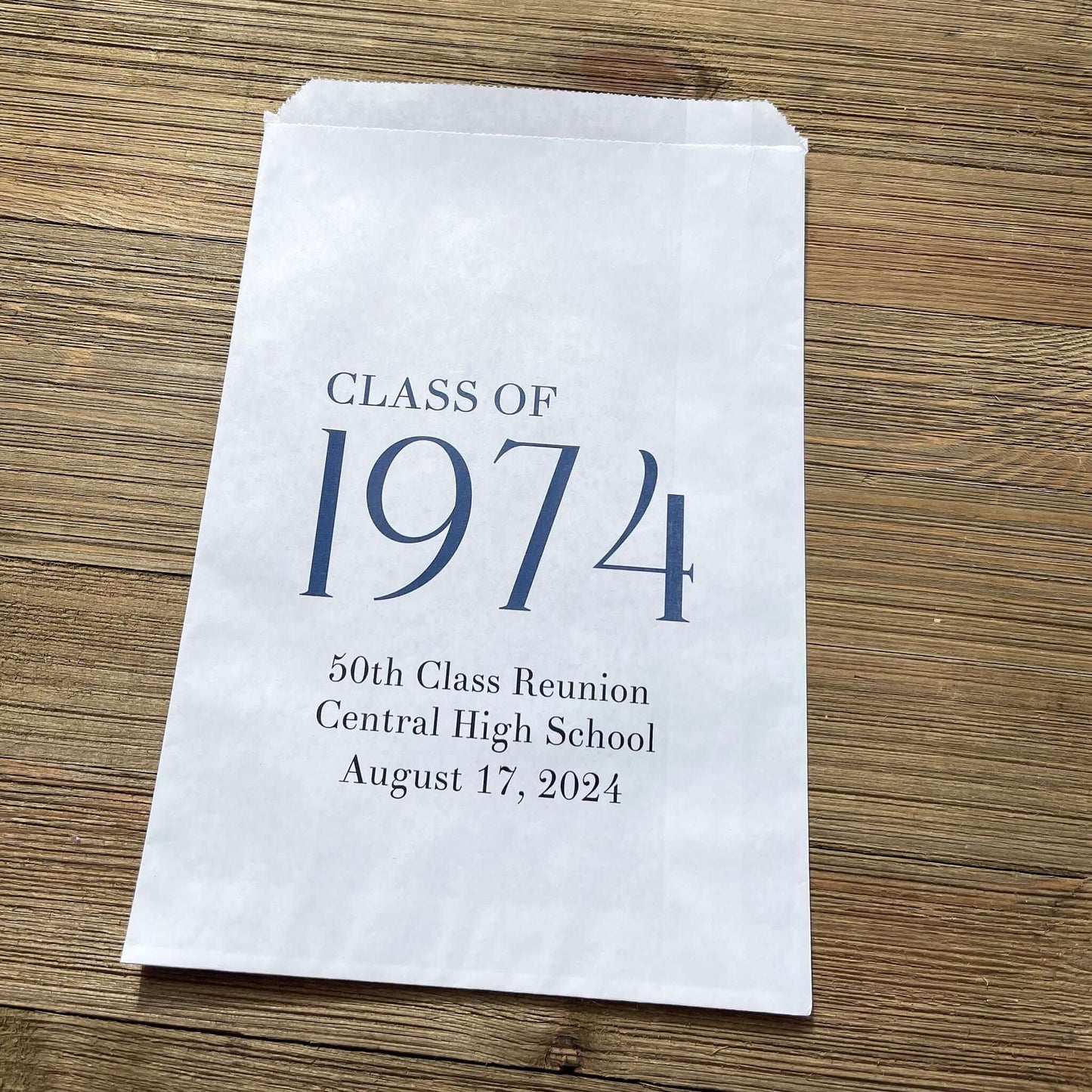Class Reunion Favor Bags that can be made for any year. Personalized reunion bags with year, school and date. Favor bags can be filled with treats, cookies or used for napkin and utensils.