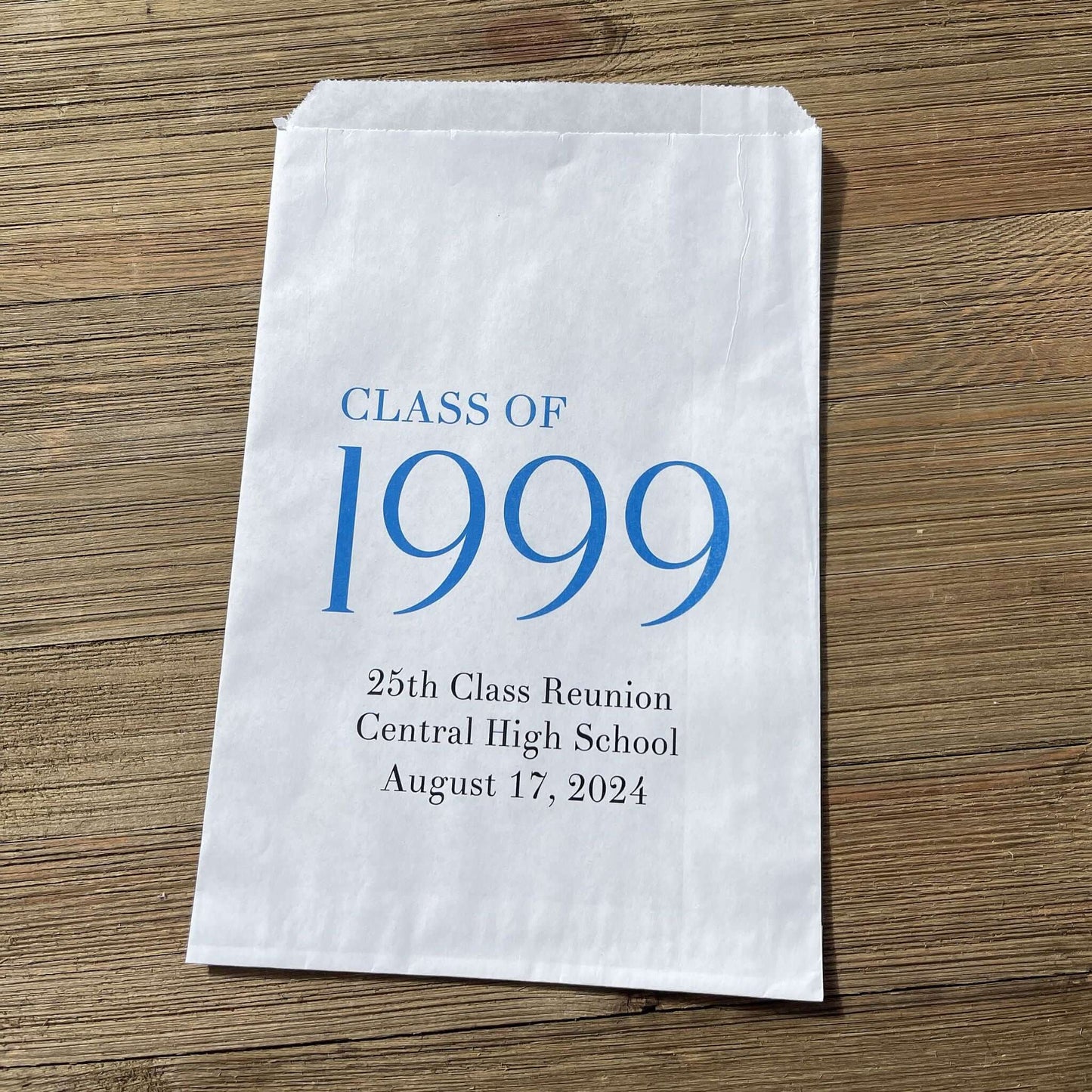 Class Reunion Favor Bags that can be made for any year. Personalized reunion bags with year, school and date. Favor bags can be filled with treats, cookies or used for napkin and utensils.