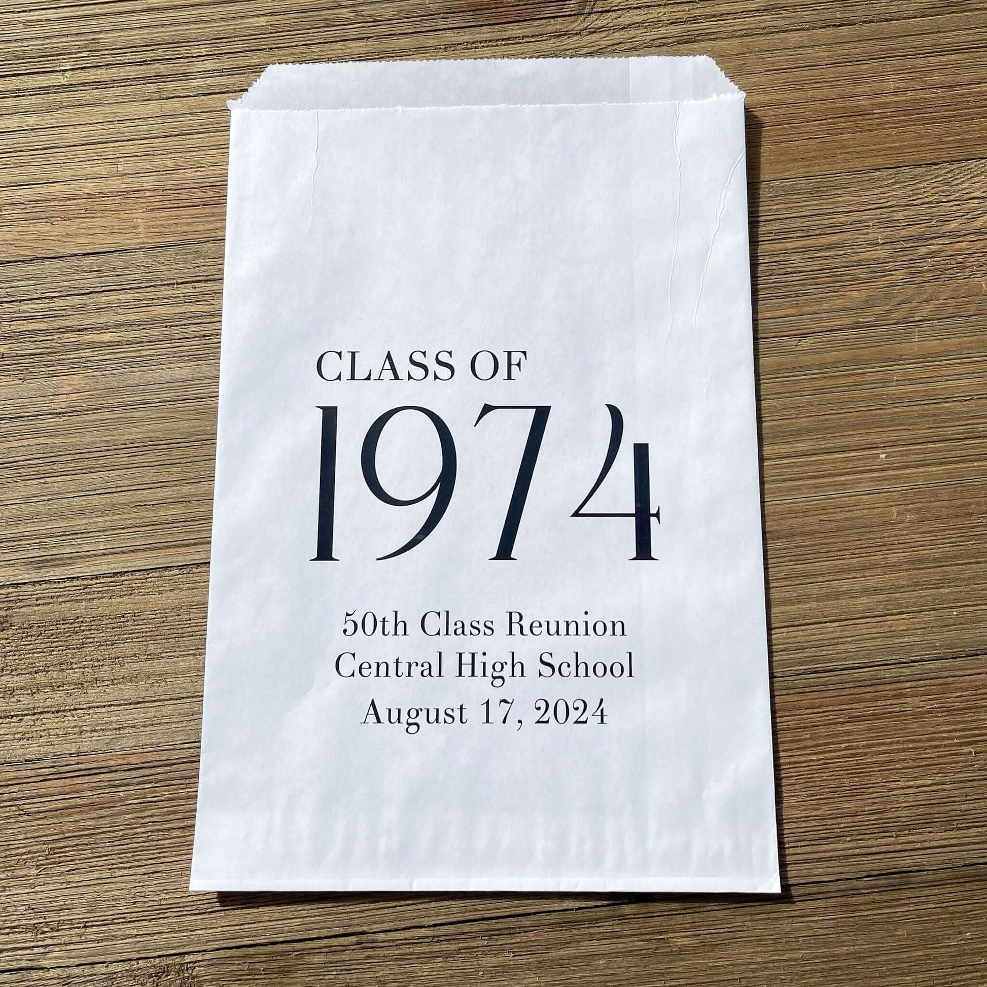 Class Reunion Favor Bags that can be made for any year. Personalized reunion bags with year, school and date. Favor bags can be filled with treats, cookies or used for napkin and utensils.