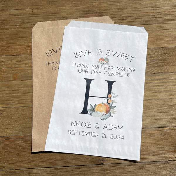 Monogramed wedding favor bags, perfect for fall weddings.  Adorned with fall accents they will fit your fall wedding theme perfect.  Personalized for the bride and groom and large initial.  Your choice of white or brown bags.