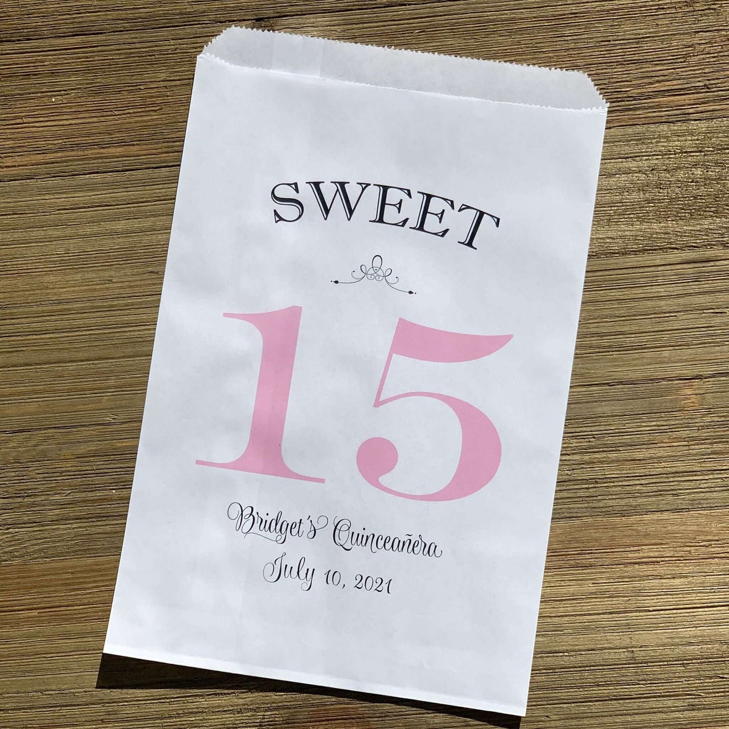 Quinceanera Favor Bags Personalized for the Guest of Honor Printed with a large sweet 15, your choice of 5 color.