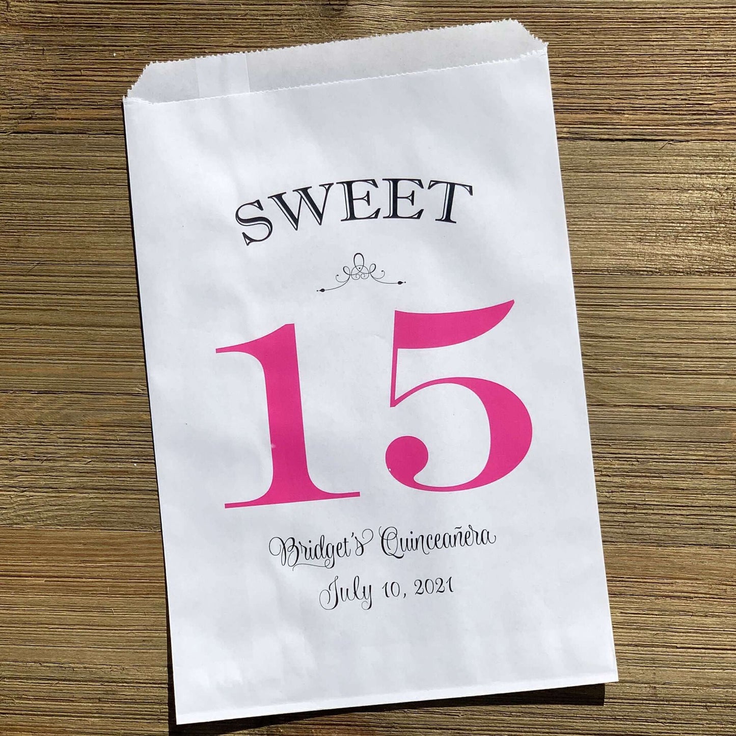 Quinceanera Favor Bags Personalized for the Guest of Honor Printed with a large sweet 15, your choice of 5 color.