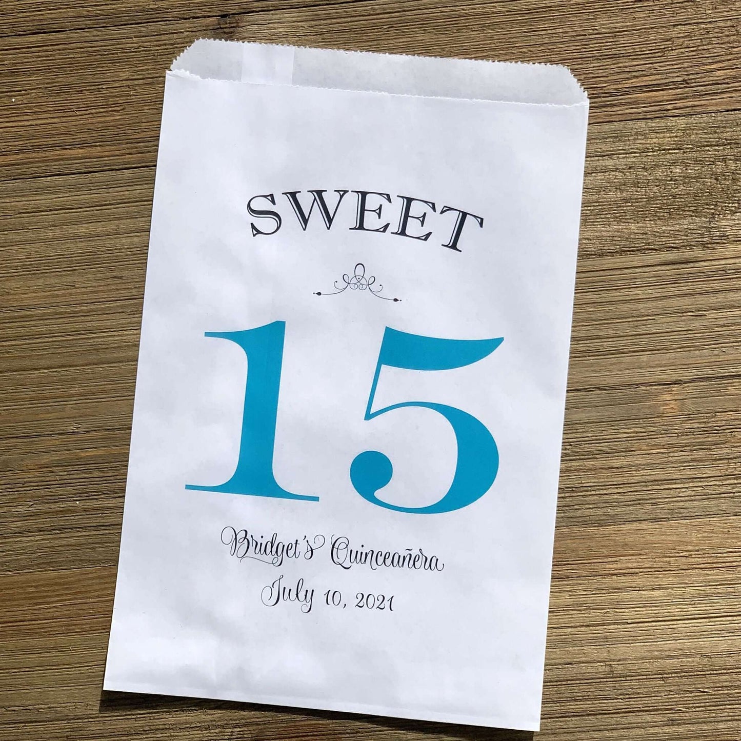 Quinceanera Favor Bags Personalized for the Guest of Honor Printed with a large sweet 15, your choice of 5 color.
